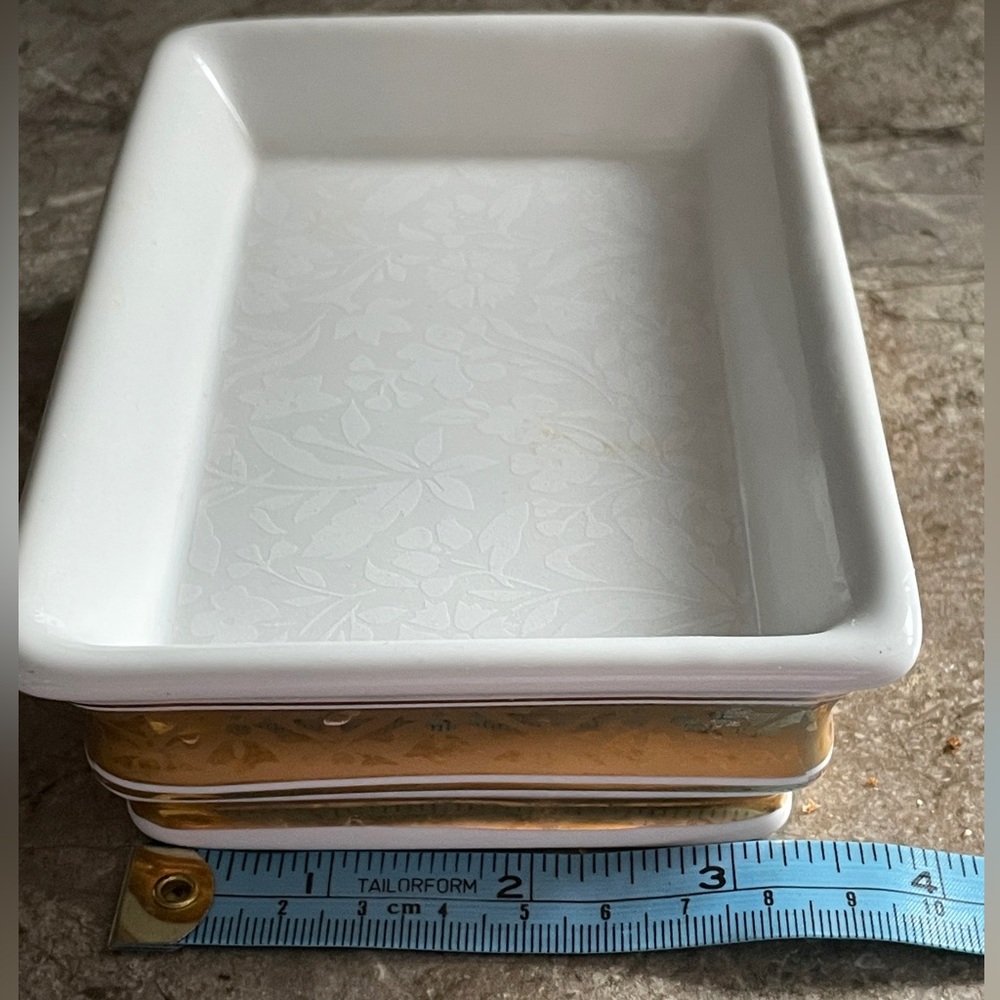 White & Gold Rectangular Soap Dish. - Picture 3 of 3